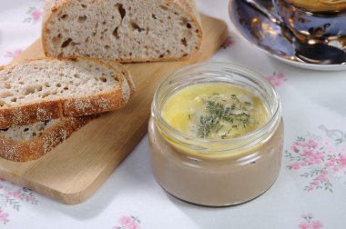 Tavuk pate ile jar