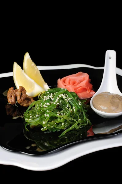 Chuka seaweed salad with sesame and peanut sauce — Stock Photo, Image