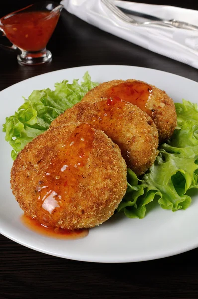 Hühnerschnitzel in Semmelbröseln — Stockfoto