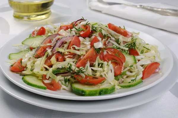 Cabbage salad with cucumber and tomatoes — Stock Photo, Image