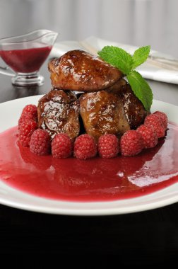 frambuaz soslu tavuk karaciğer