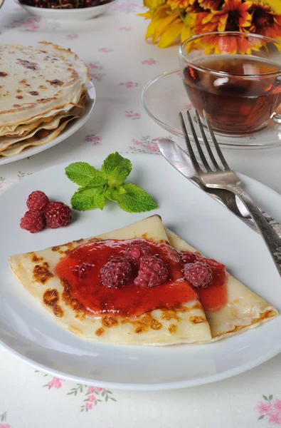 Pancake con marmellata di lamponi — Foto Stock