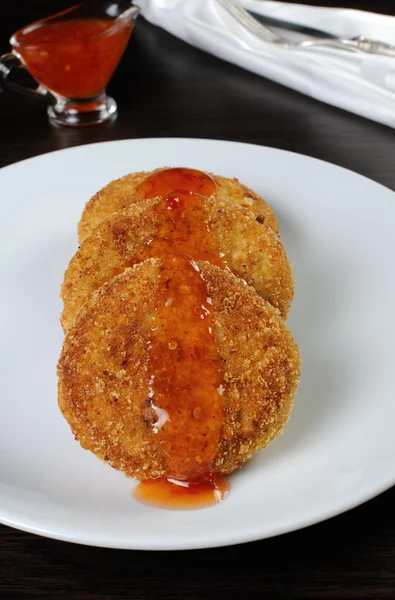 Hühnerschnitzel in Semmelbröseln — Stockfoto