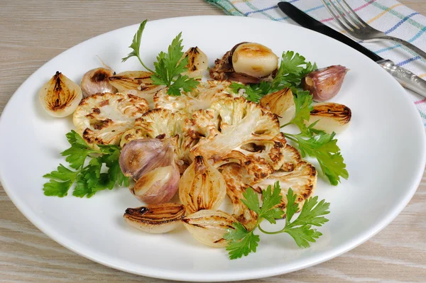 カリフラワーとガーリック揚げ個の温かい前菜 — ストック写真