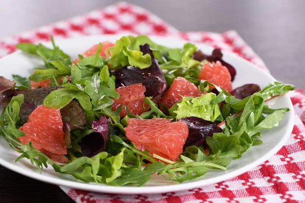Grapefruit Salad Mix Lettuce Arugula Olive Dressing Dietary Menu Proper — Stock Photo, Image