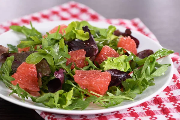 Ensalada Pomelo Una Mezcla Lechuga Rúcula Aderezo Oliva Menú Dietético —  Fotos de Stock