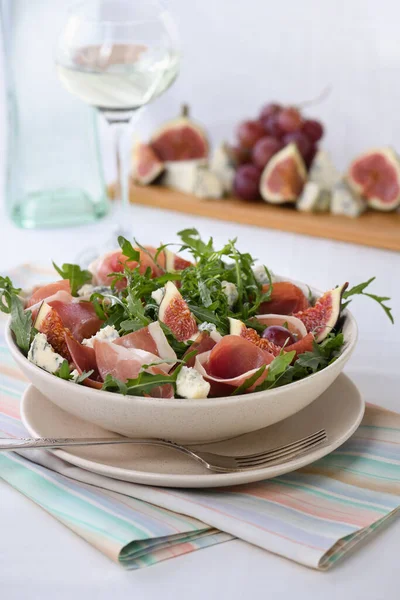 Arugula Salad Parma Ham Blue Cheese Figs Grapes — Stock Photo, Image