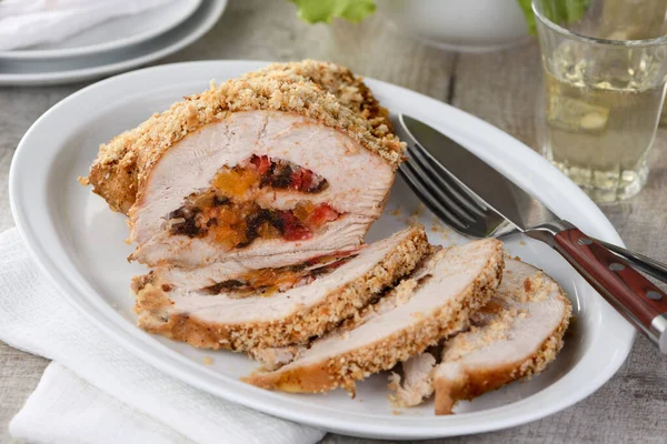 Pechuga Pavo Rellena Con Ciruelas Pasas Secas Albaricoques Secos Cerezas —  Fotos de Stock