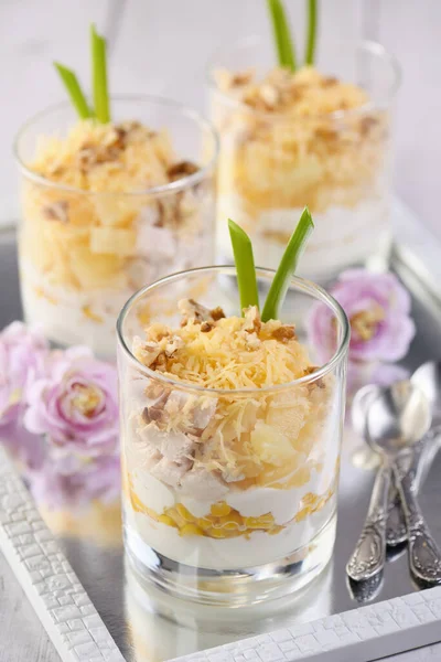Insalata Pollo Con Ananas Mais Condita Con Yogurt Greco Noci — Foto Stock