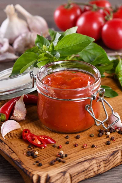 Molho Tomate Clássico Tradicional Com Especiarias Ervas Enfeite Perfumado Para — Fotografia de Stock