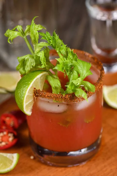 Michelada Mexicaanse Bloody Mary Gemaakt Van Tequila Pittige Saus Geserveerd — Stockfoto