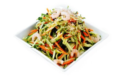 Karidesli sebze salatası