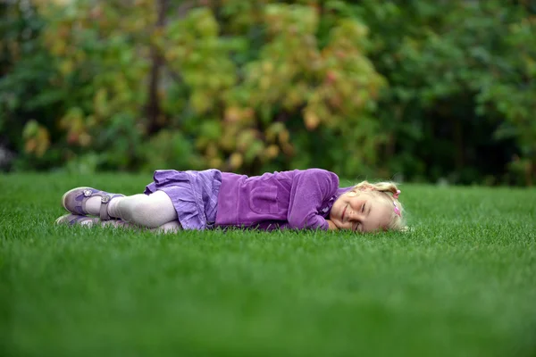 Girl on grass — Stock Photo, Image