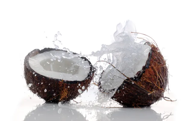 Cracked coconut — Stock Photo, Image