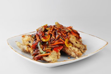 kırmızı soslu tavuk