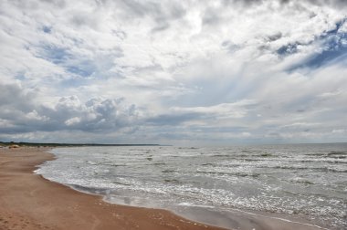 deniz üzerinde gökyüzü