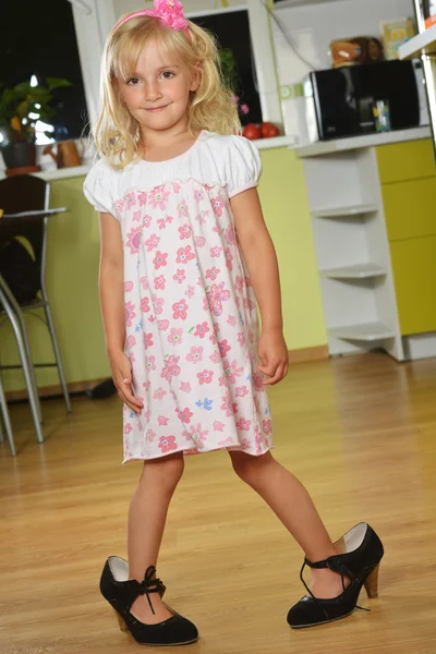 Girl in big shoes — Stock Photo, Image