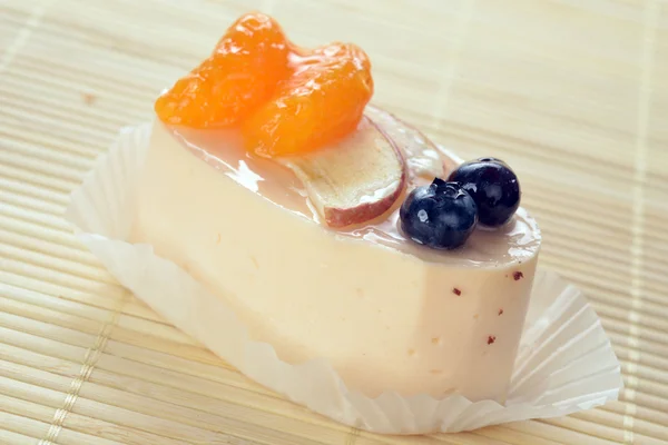 Cake with tangerines — Stock Photo, Image