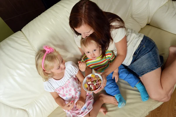 Mother and her children — Stock Photo, Image