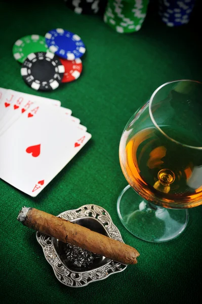 Drink and playing cards — Stock Photo, Image