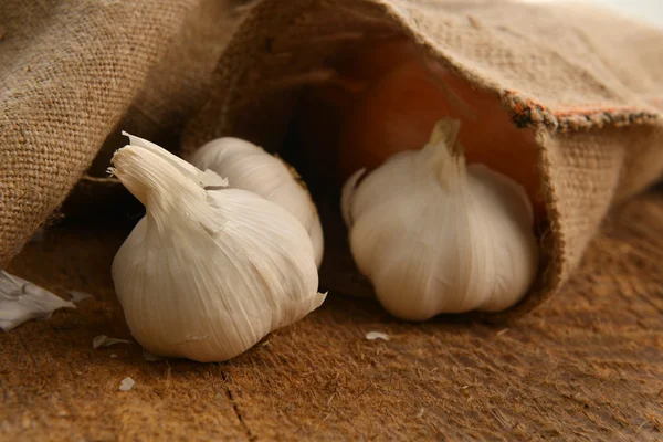 Ripe garlic — Stock Photo, Image