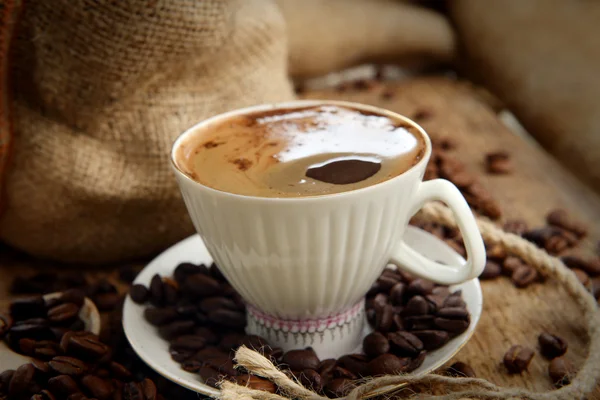 Coffee beans and cupCoffee beans and cup — Stock Photo, Image