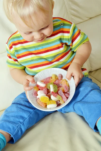 Boy eating sweets — Stock Photo, Image