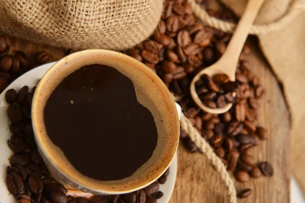 Coffee beans and cup — Stock Photo, Image