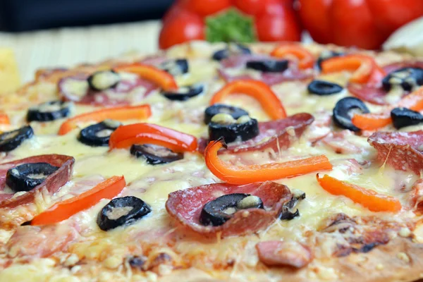 Smakelijke pizza — Stockfoto