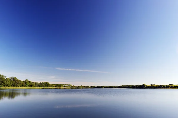 Agua tranquila del lago — Foto de Stock