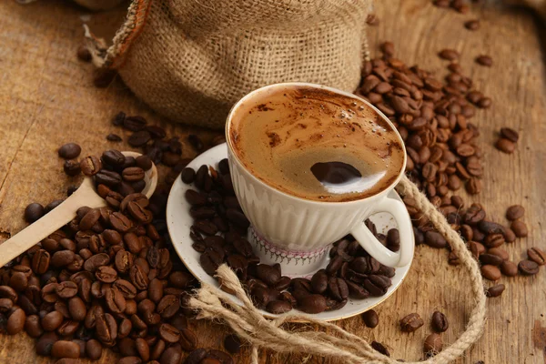 咖啡豆和 cupcoffee 豆和杯 — 图库照片