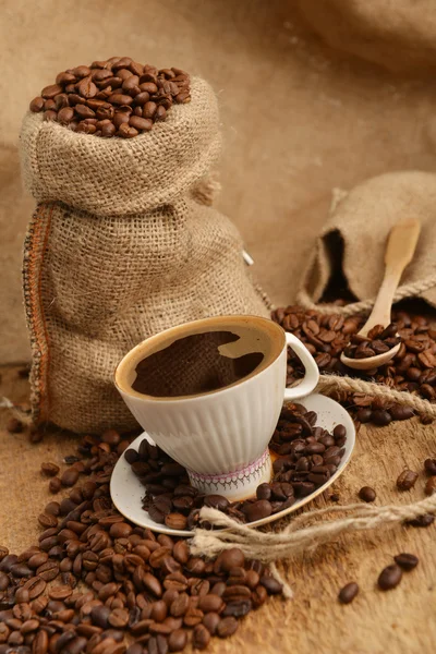 Κόκκους καφέ και cupcoffee φασόλια και Κύπελλο — Φωτογραφία Αρχείου