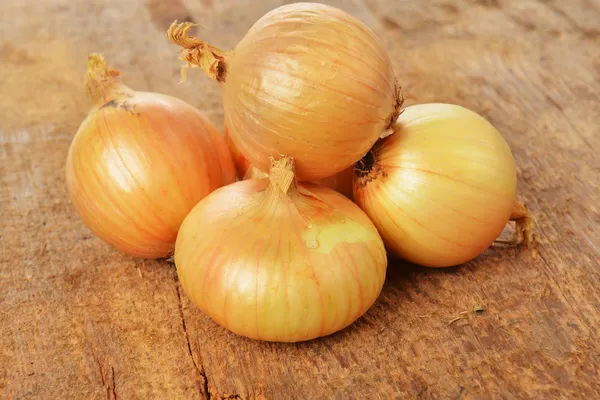 Frische Zwiebeln — Stockfoto