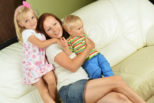 Moeder en haar kinderen — Stockfoto