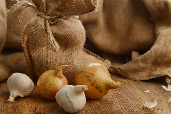 Onions and garlic — Stock Photo, Image