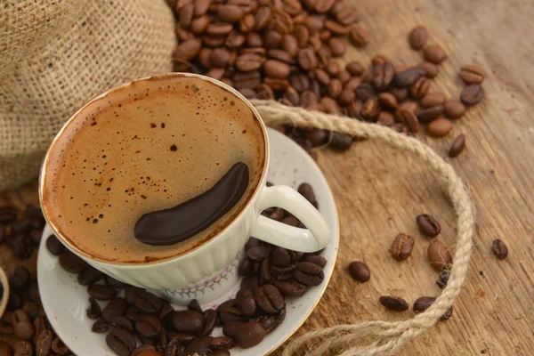 Coffee beans and cup — Stock Photo, Image