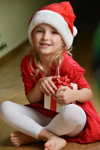 圣诞老人帽的女孩 — 图库照片