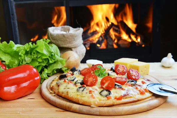 Smakelijke pizza — Stockfoto