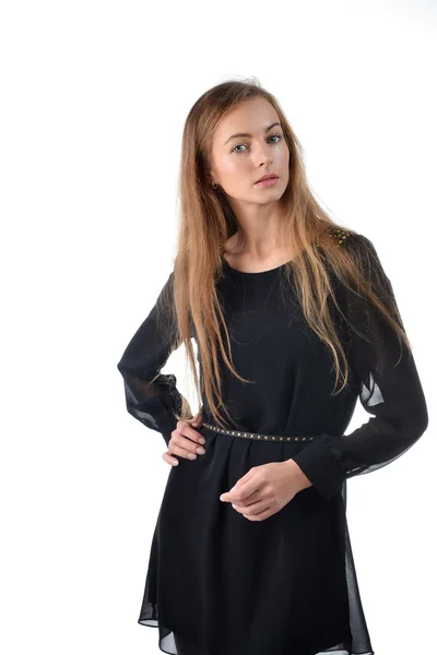 Frau im schwarzen Kleid — Stockfoto
