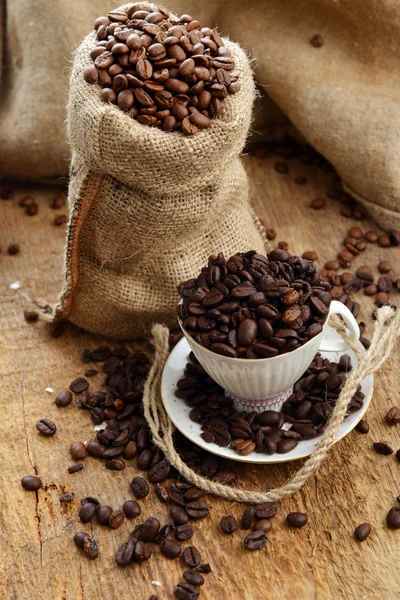 Coffee beans and cup — Stock Photo, Image