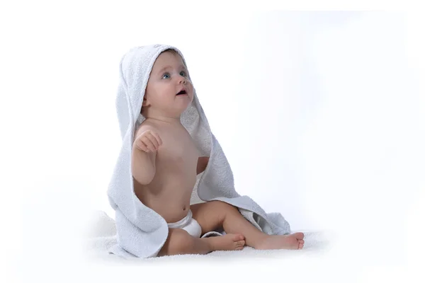 Baby met handdoek — Stockfoto