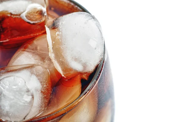 Glas dengan cola dan es — Stok Foto