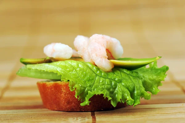 Sanduíche com camarões — Fotografia de Stock