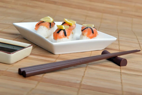 Sushi con salmone — Foto Stock