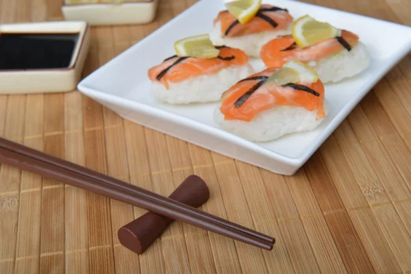 Sushi mit Lachs — Stockfoto