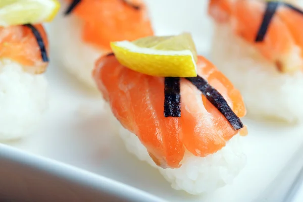 Sushi con salmón — Foto de Stock