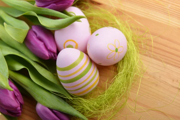 Påskägg och tulip — Stockfoto