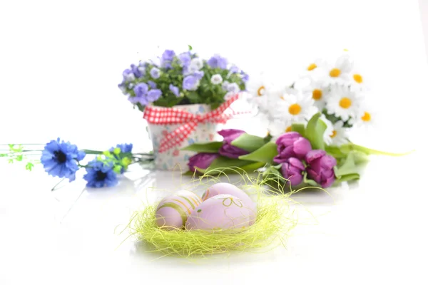 Flores y huevos de Pascua — Foto de Stock