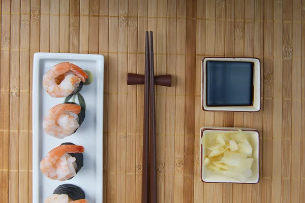 Plato con sushi fresco —  Fotos de Stock