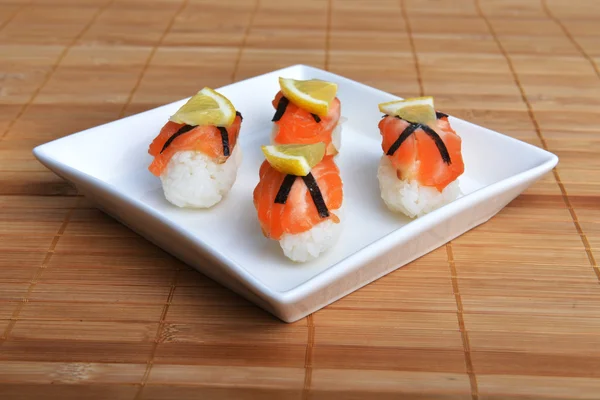 Sushi met zalm — Stockfoto